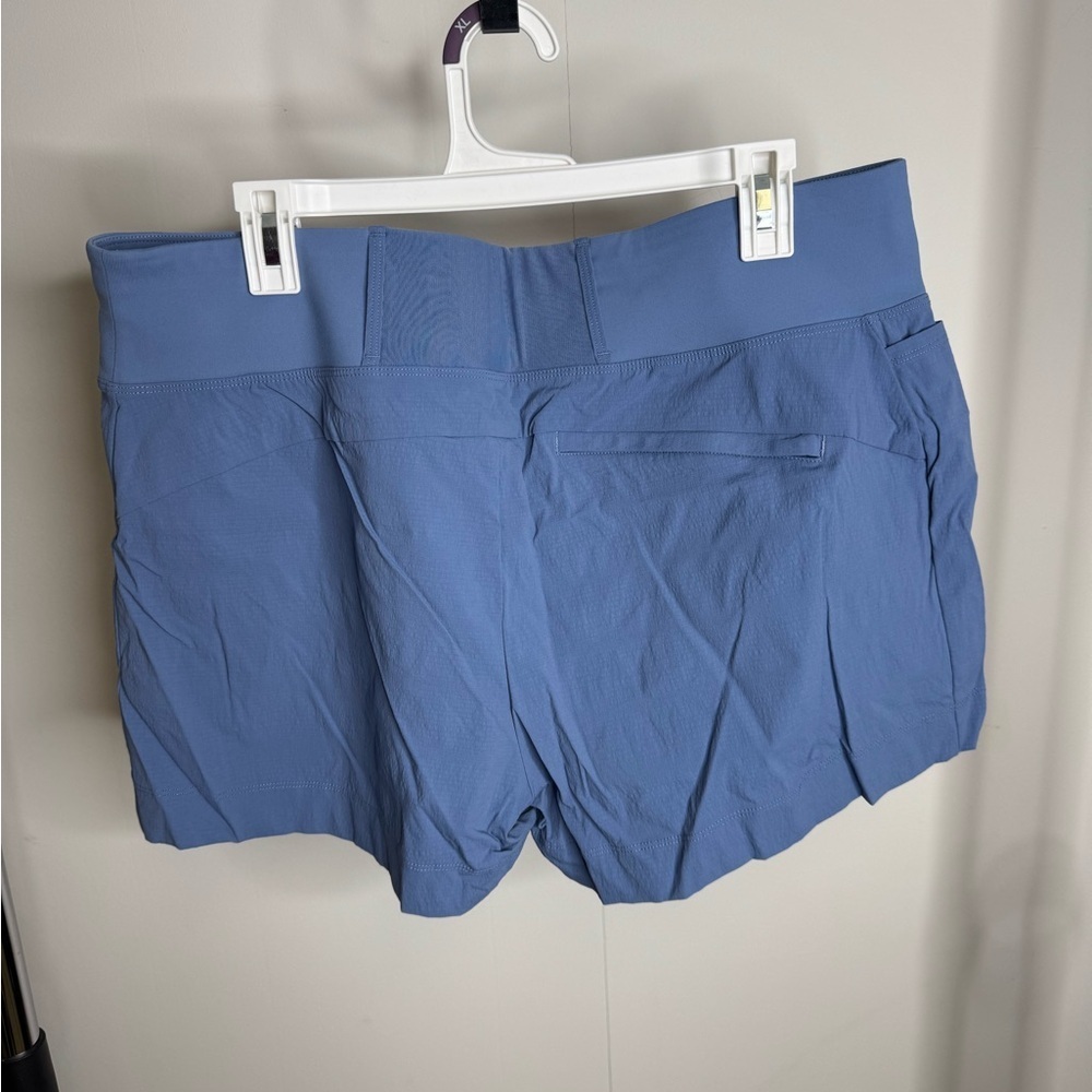 NWT ATHLETA Size 16 Light Blue Trekkie North Shorts. Has zipper pockets - Picture 2 of 9